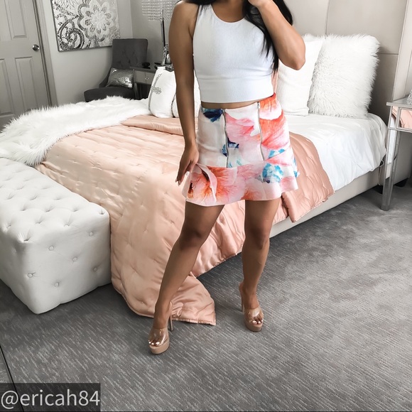 Zara Dresses & Skirts - Zara mini flower detail artistic flounce skirt